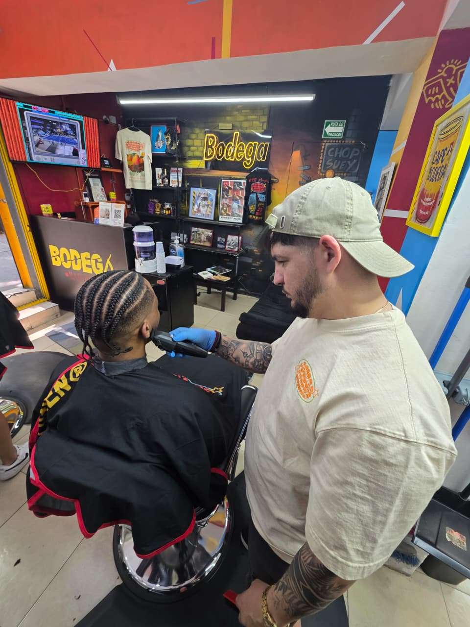Bodega Barbers interior — Colonia Juárez, Mexico City