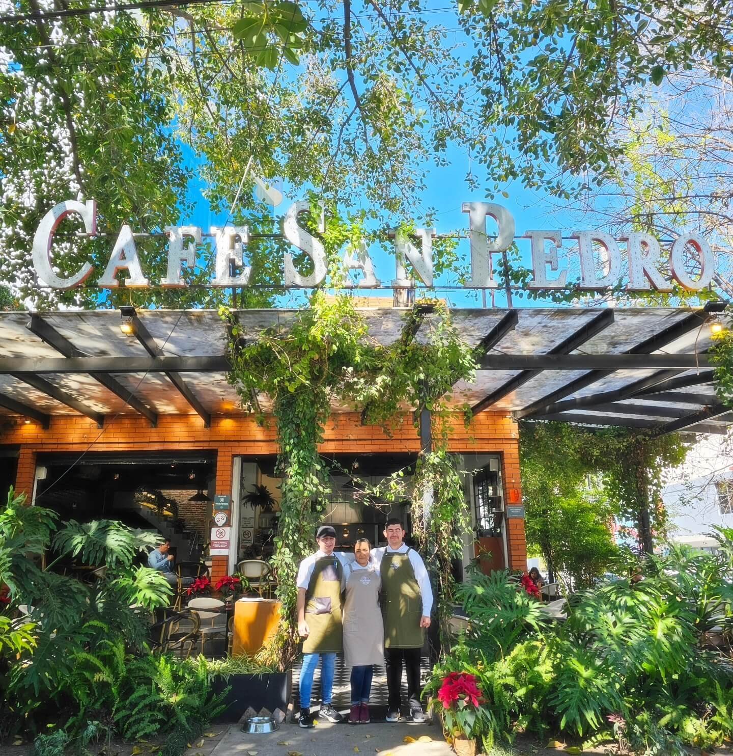 Entrada de Cafe San Pedro Chapultepec en Guadalajara
