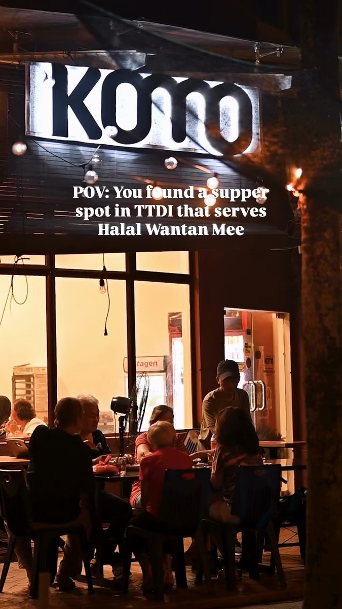 KOMO Kopitiam TTDI at night with customers at the tables
