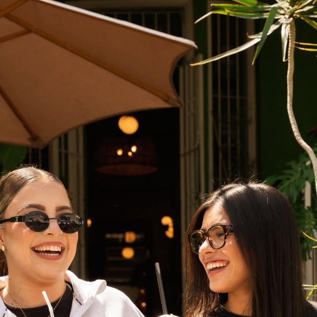 Templo Bonsái Café — guests on the terrace